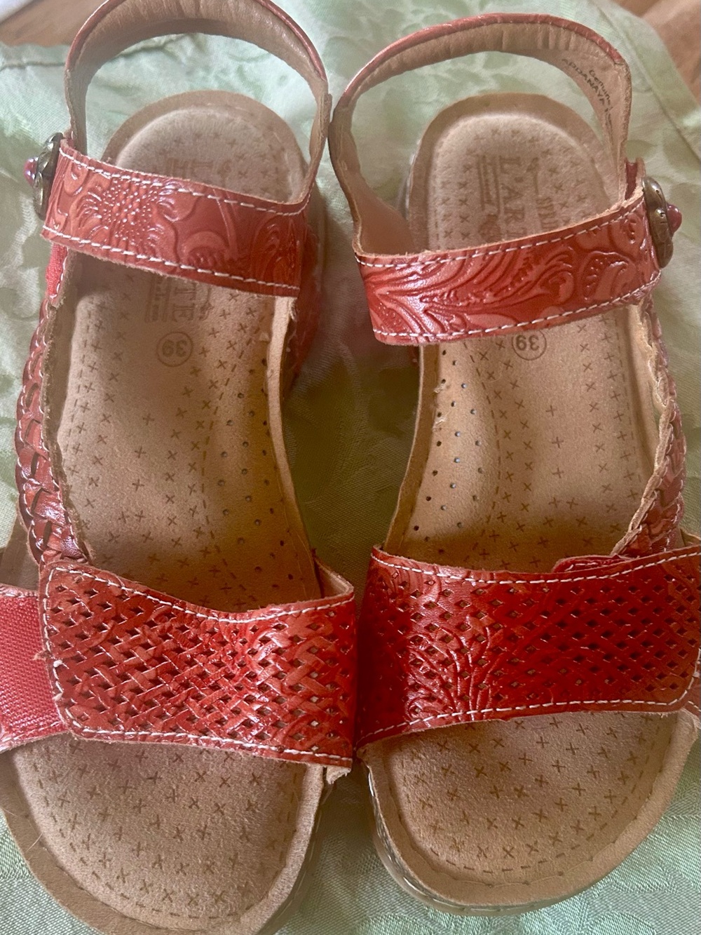 L’Artiste Red Sandals - Picture 3 of 5